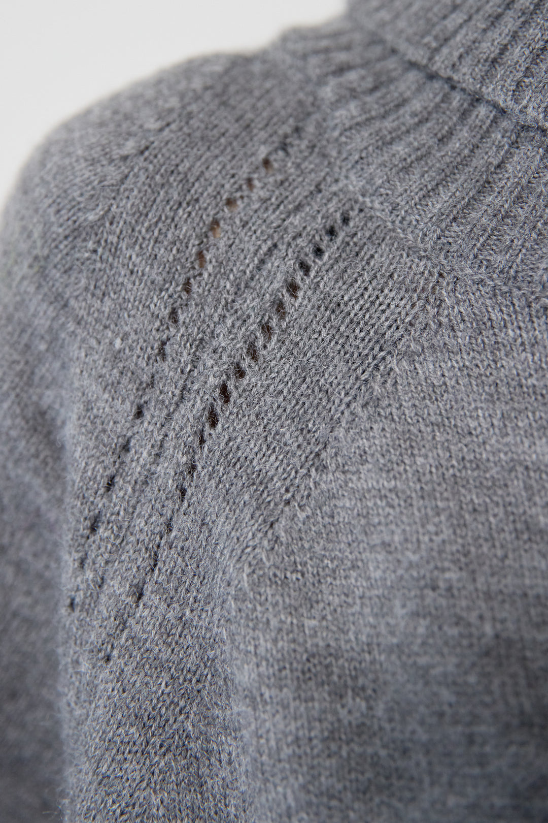 ルーズフィットタートルニットワンピース