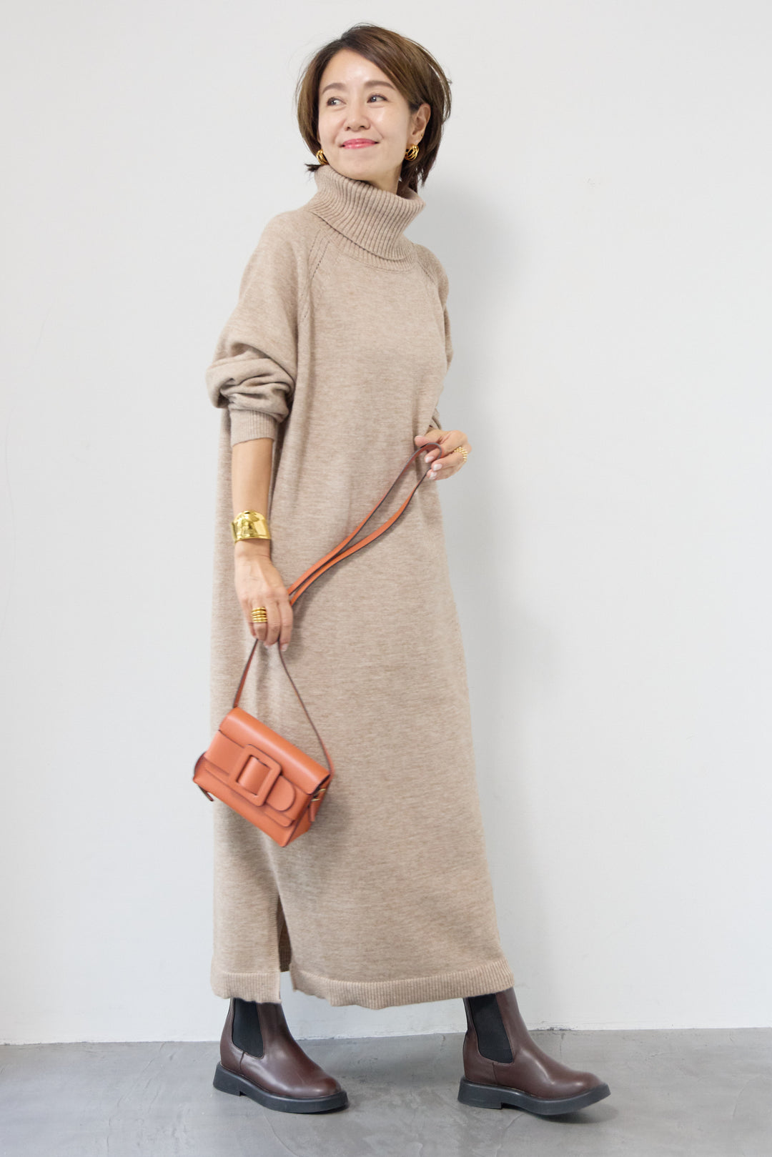 ルーズフィットタートルニットワンピース