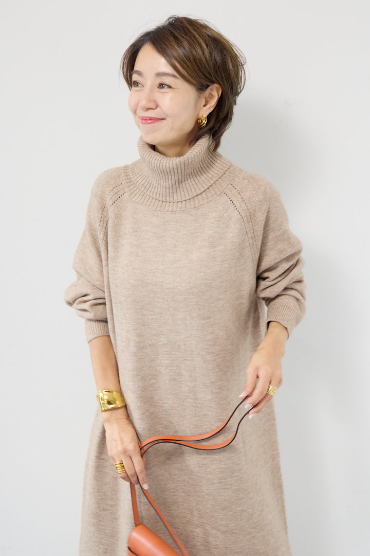 ルーズフィットタートルニットワンピース