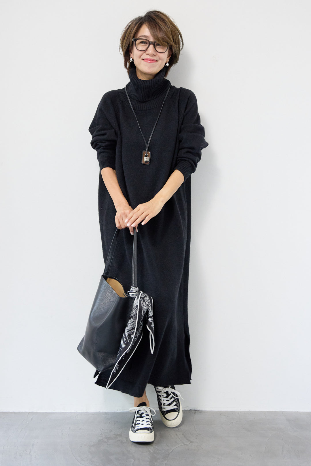ルーズフィットタートルニットワンピース