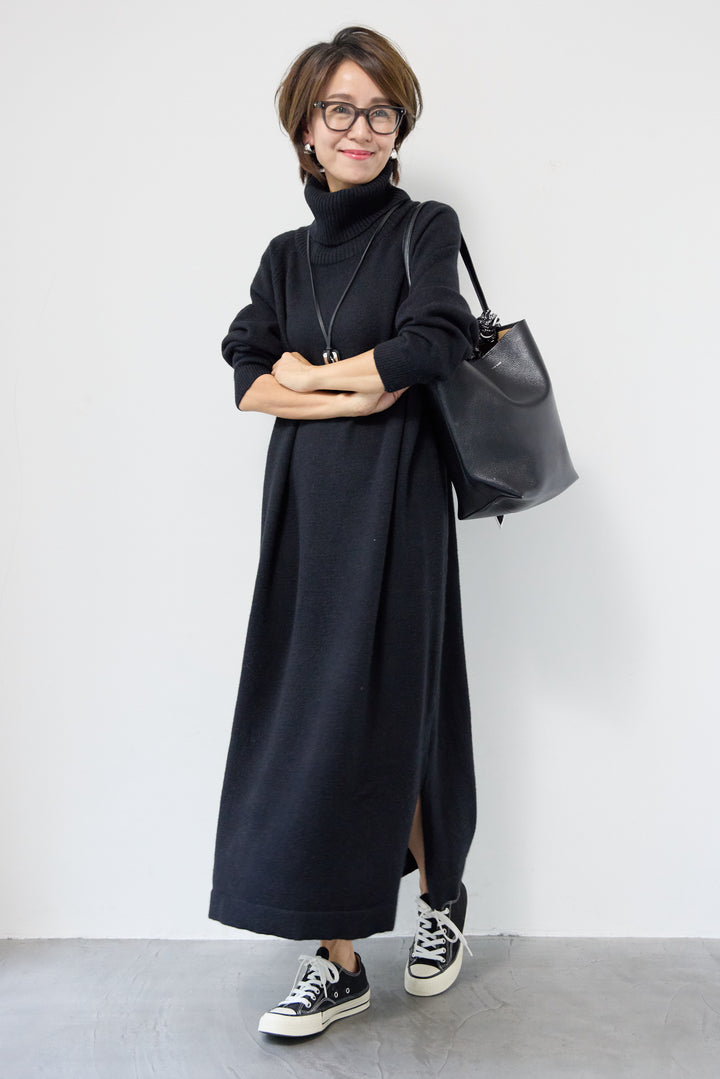 ルーズフィットタートルニットワンピース
