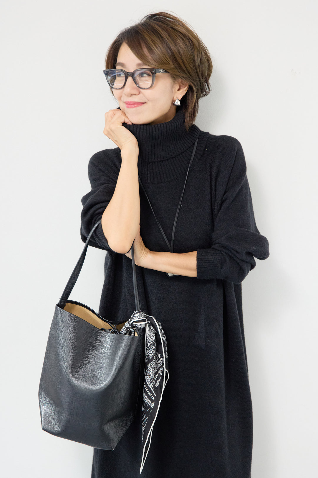 ルーズフィットタートルニットワンピース