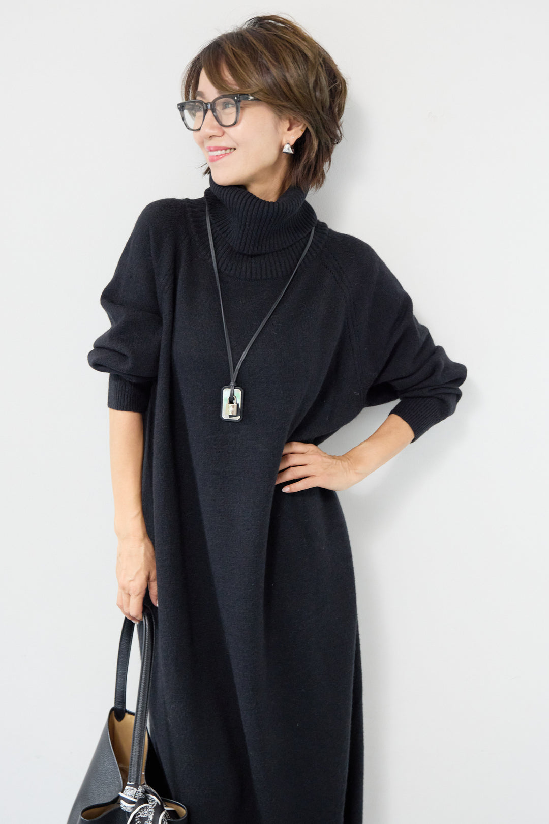 ルーズフィットタートルニットワンピース