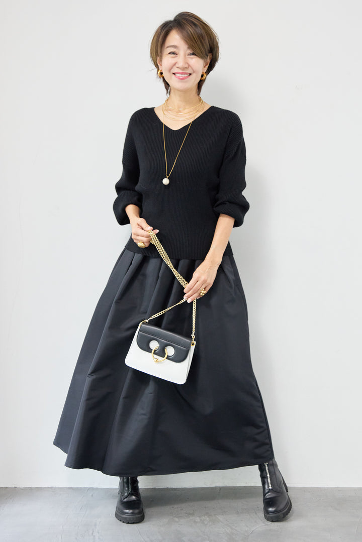 ふんわりタッチVネックリブニット