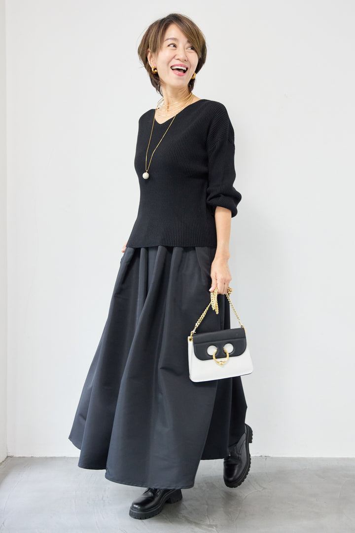 ふんわりタッチVネックリブニット