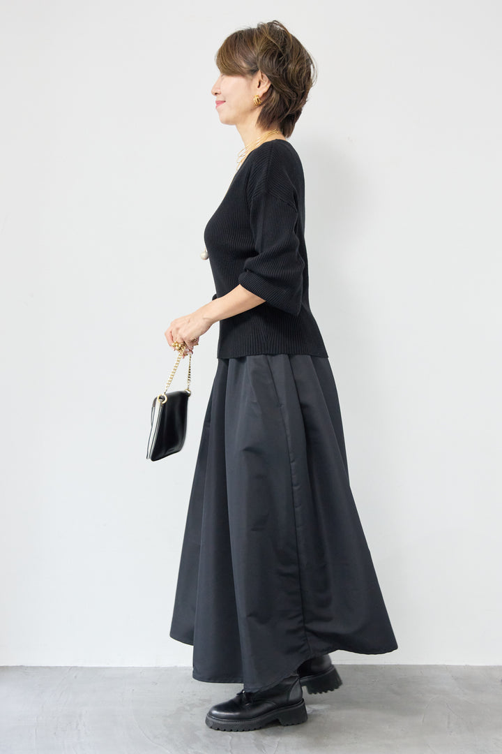 ふんわりタッチVネックリブニット