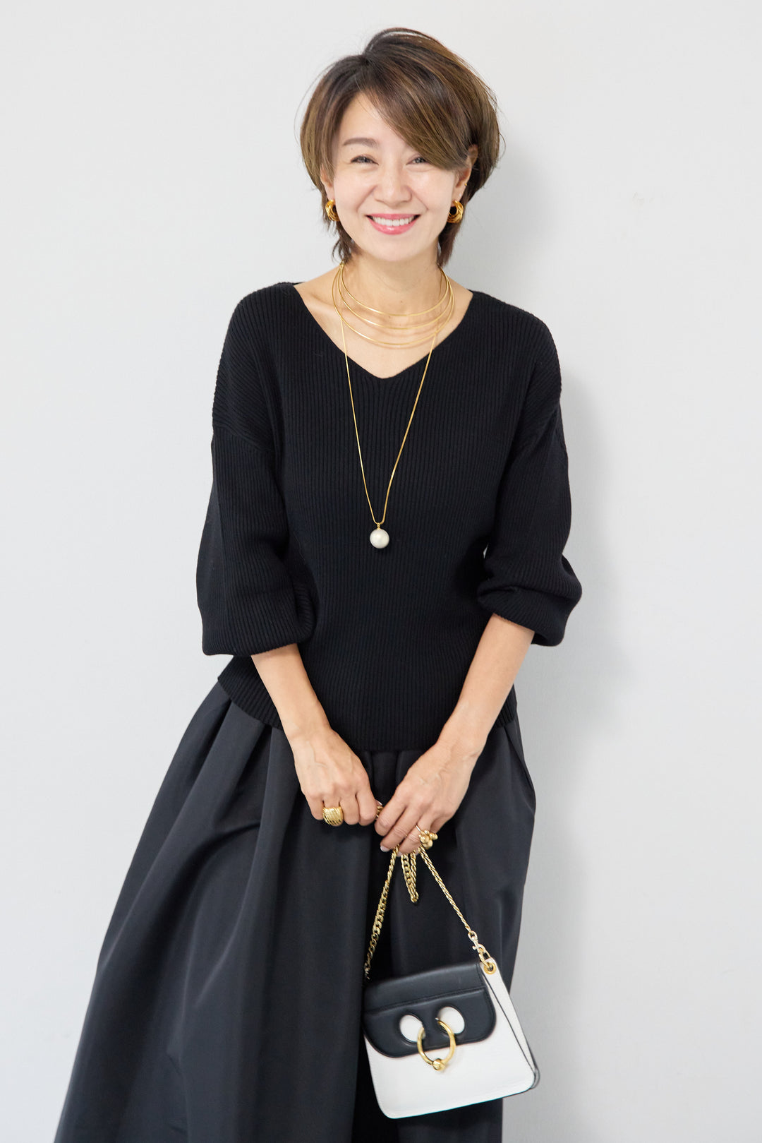 ふんわりタッチVネックリブニット