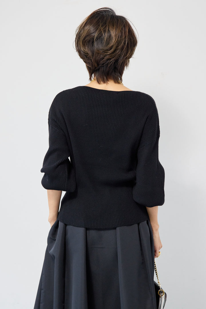 ふんわりタッチVネックリブニット