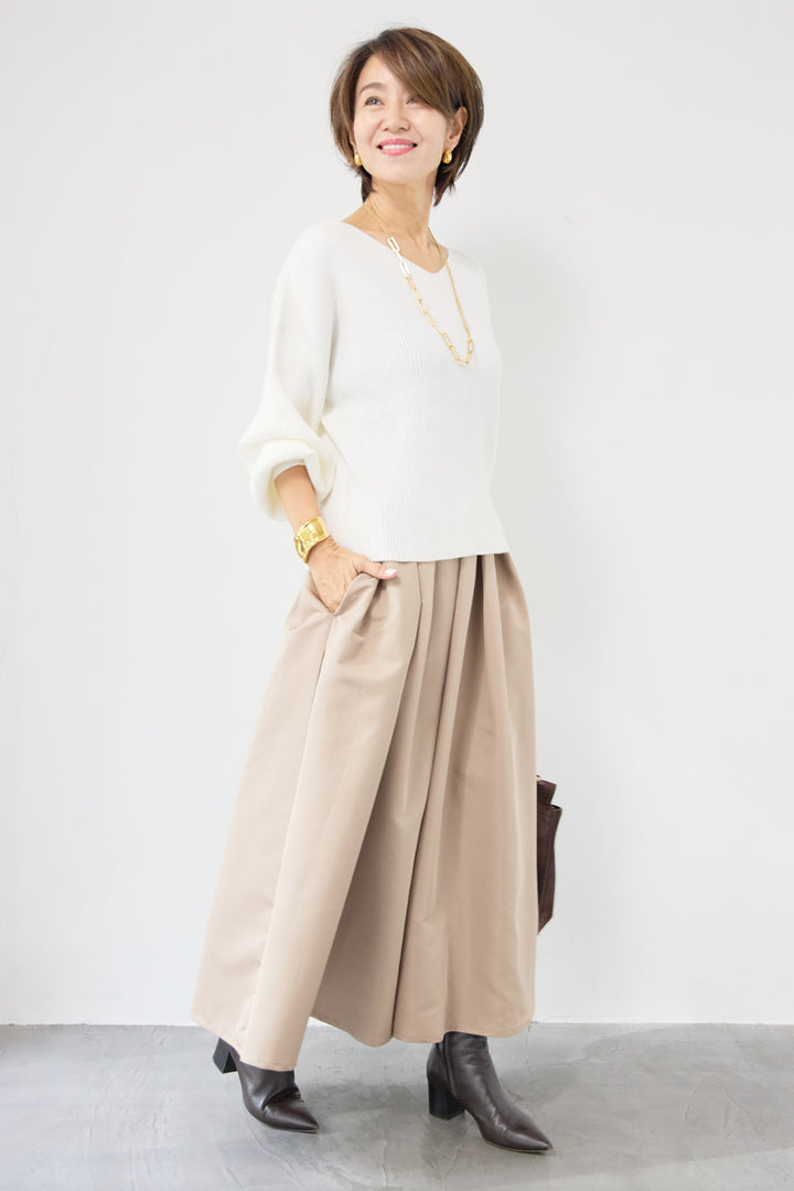 ふんわりタッチVネックリブニット