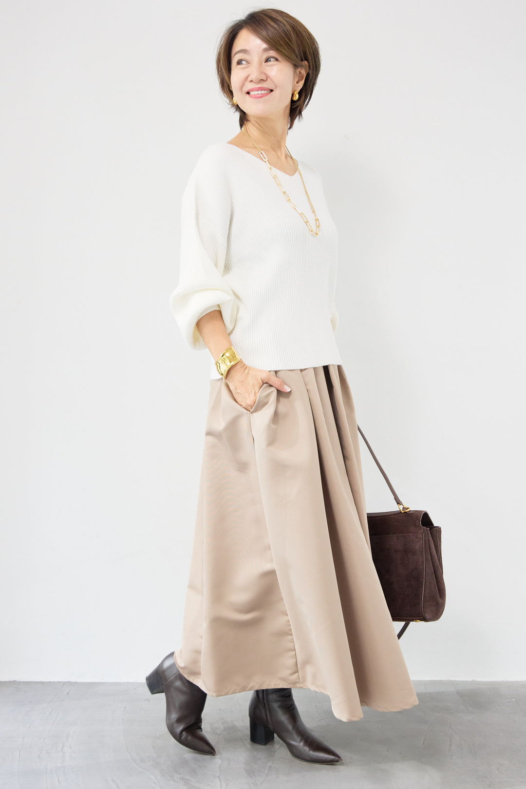 ふんわりタッチVネックリブニット