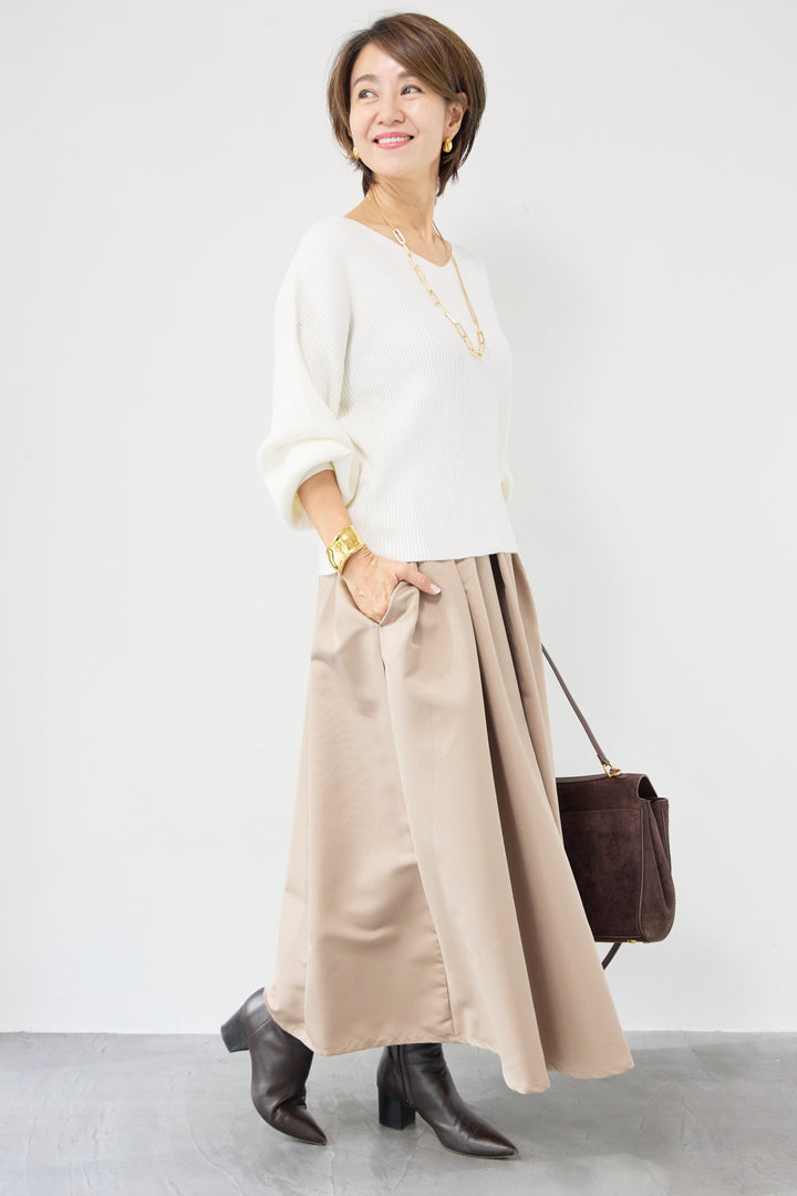 ふんわりタッチVネックリブニット