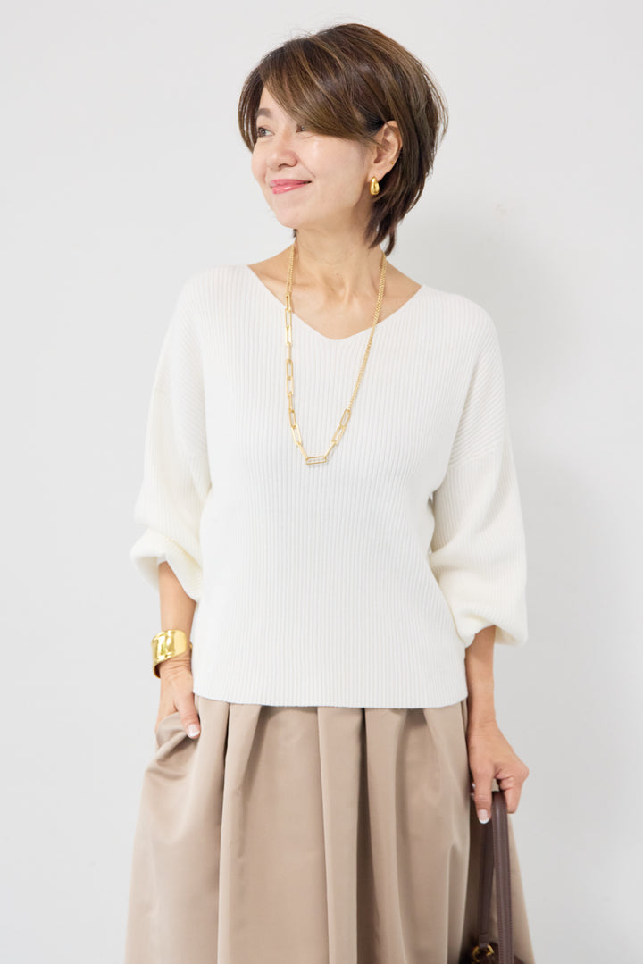 ふんわりタッチVネックリブニット