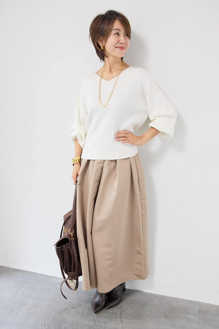 ふんわりタッチVネックリブニット