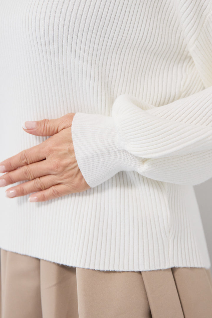 ふんわりタッチVネックリブニット