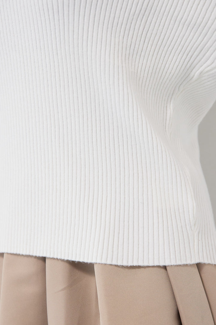 ふんわりタッチVネックリブニット