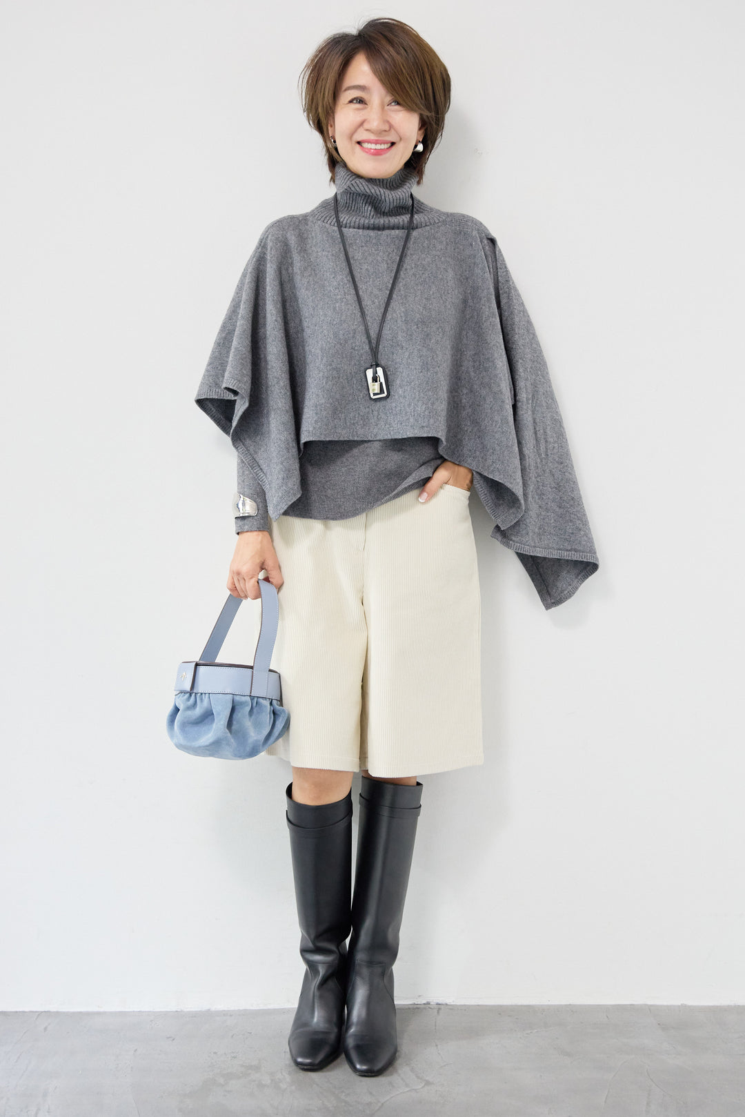 レイヤードタートルニット＋ケープトップ