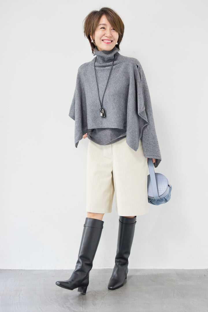 レイヤードタートルニット＋ケープトップ