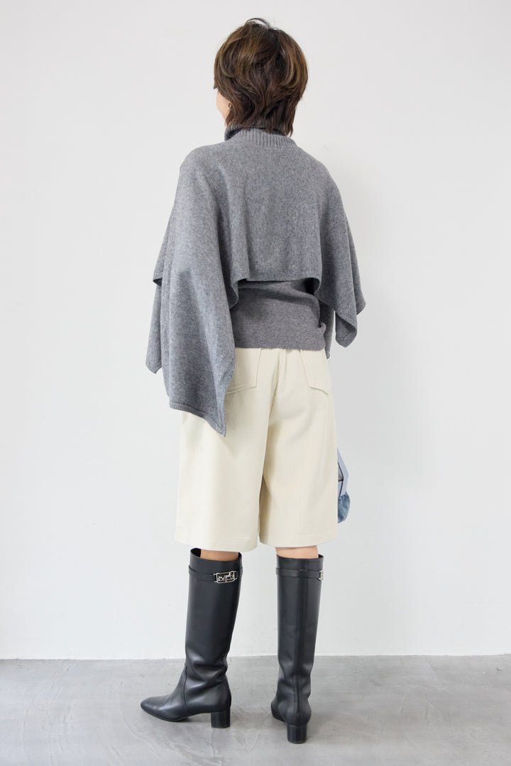 レイヤードタートルニット＋ケープトップ
