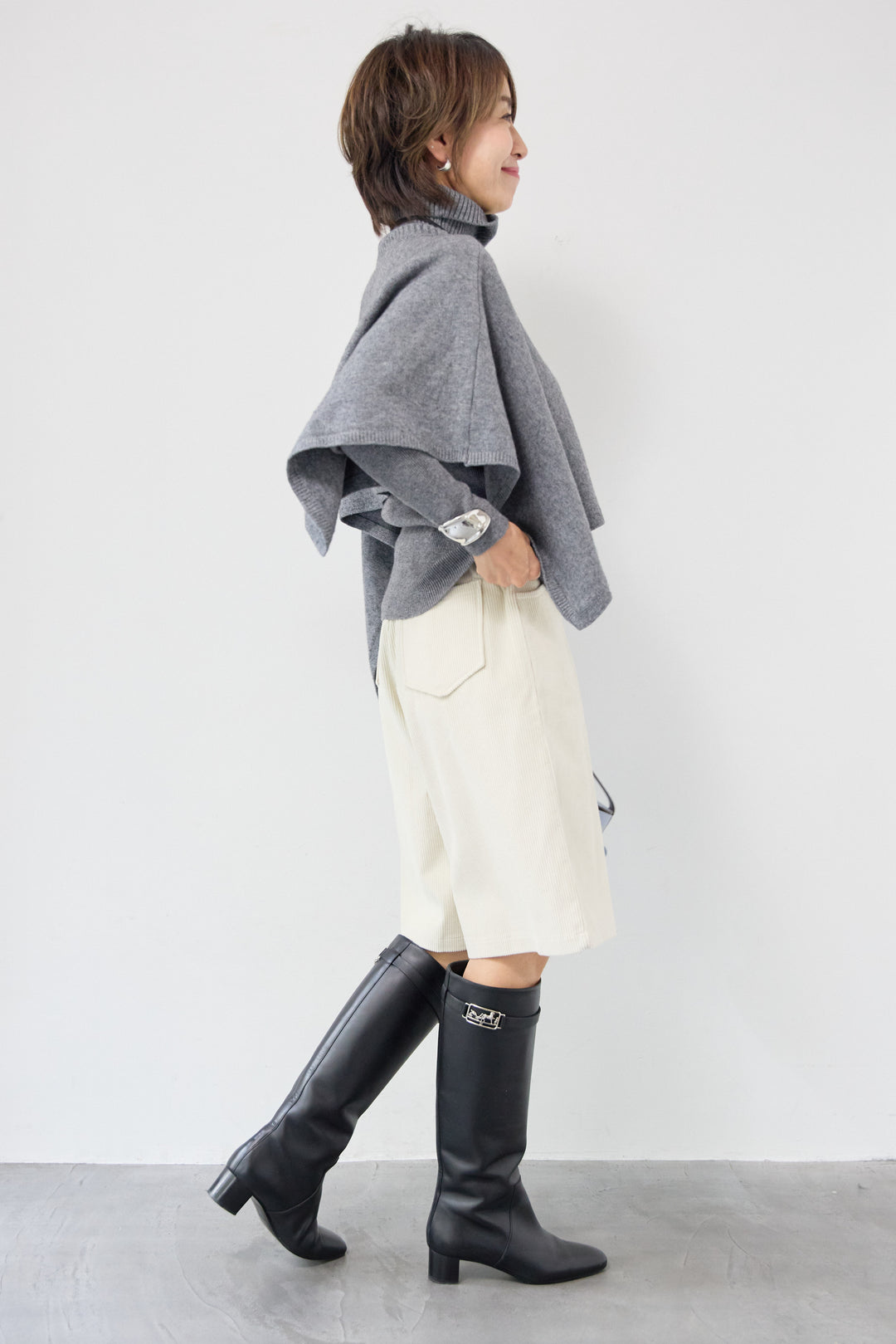 レイヤードタートルニット＋ケープトップ