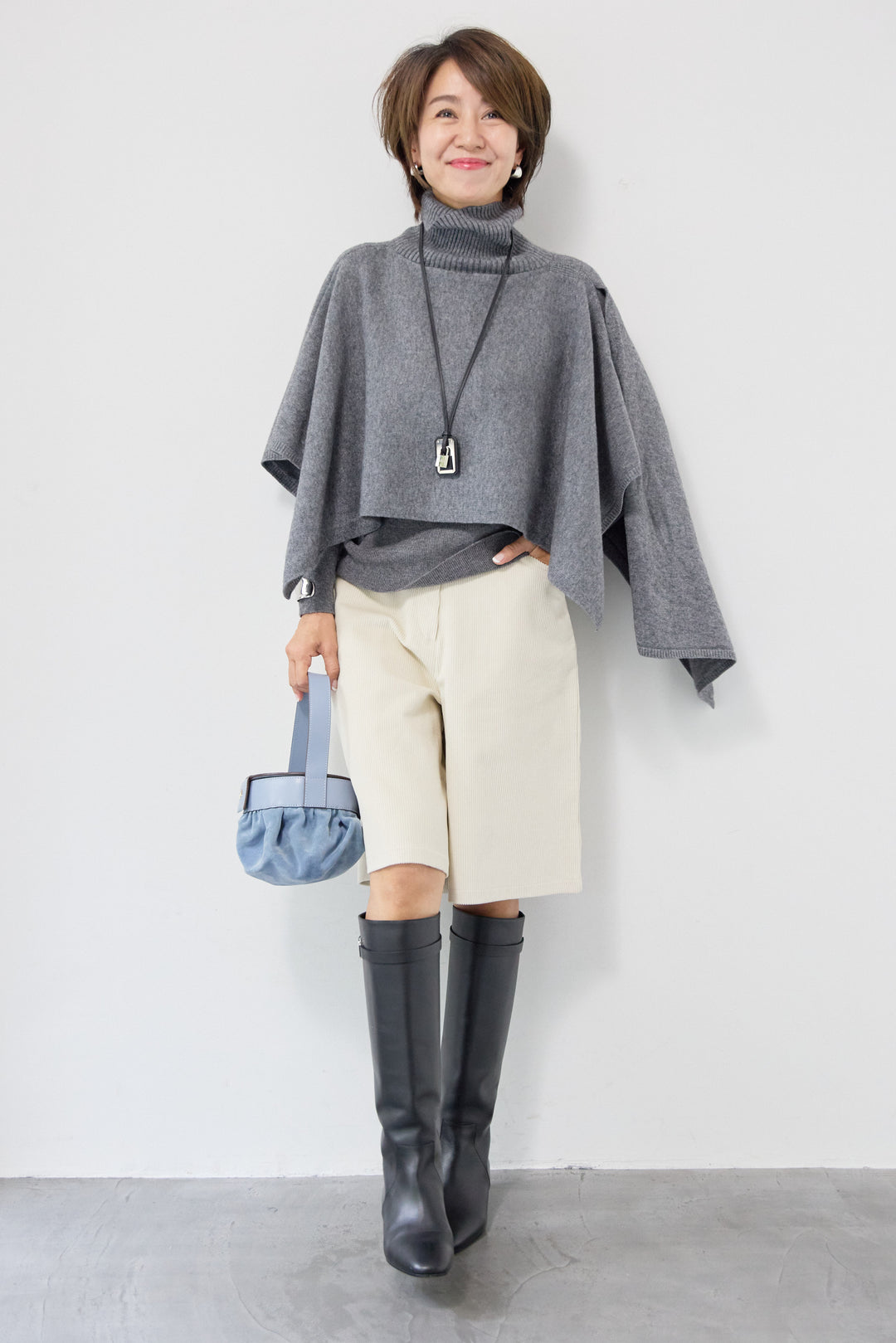 レイヤードタートルニット＋ケープトップ