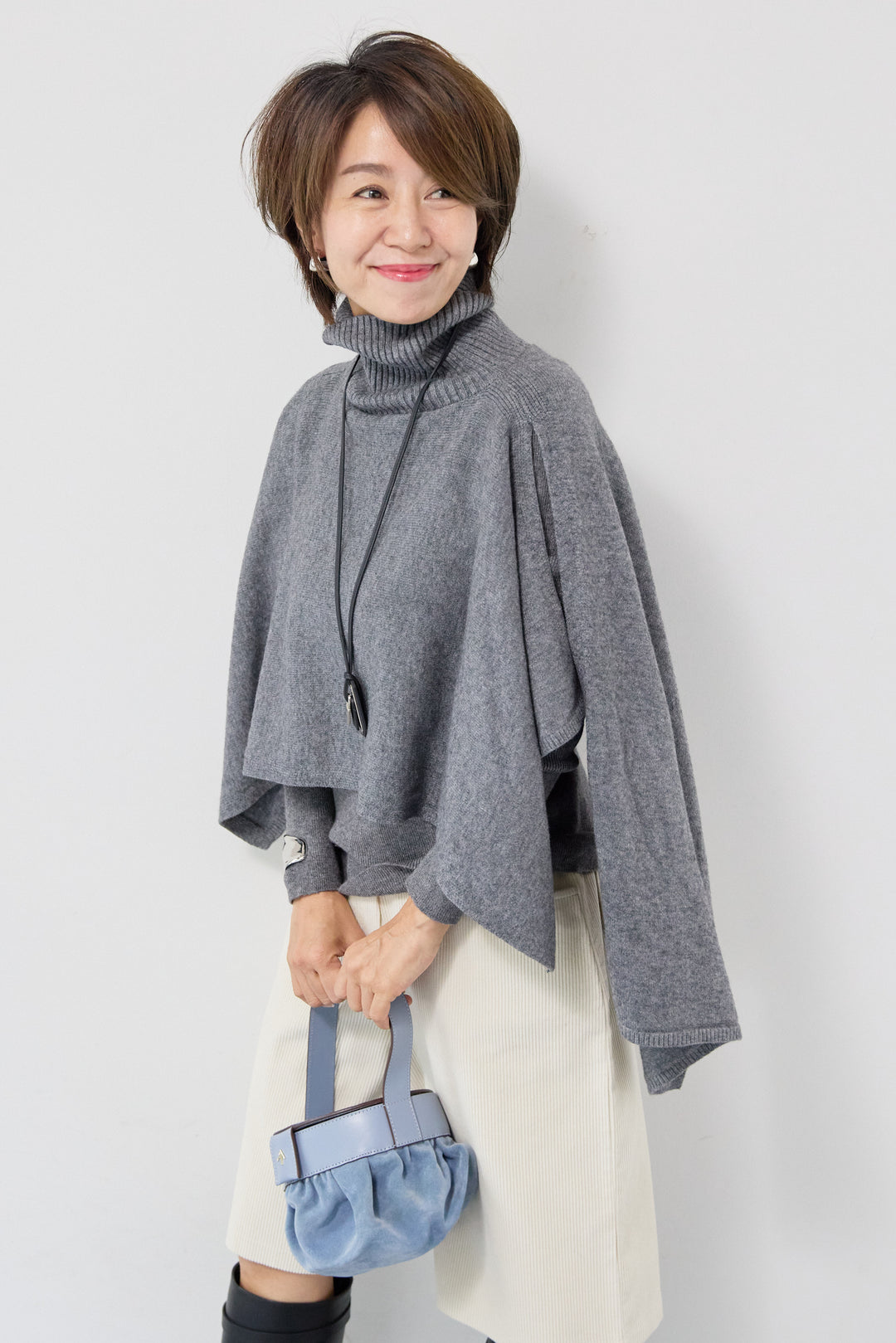 レイヤードタートルニット＋ケープトップ