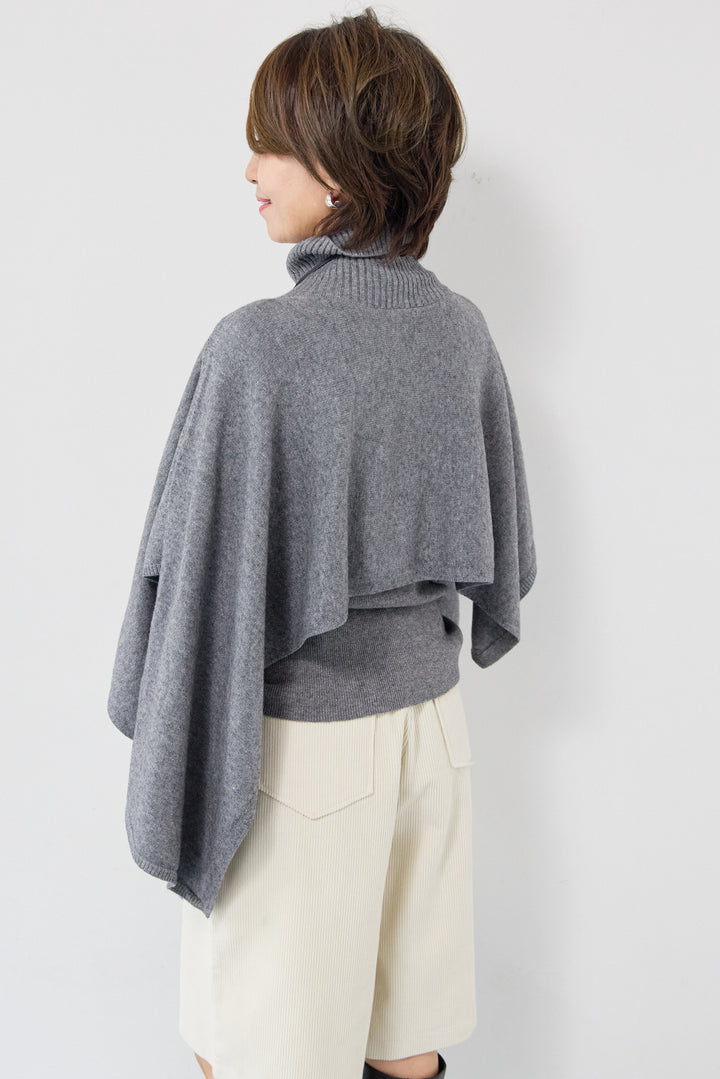 レイヤードタートルニット＋ケープトップ