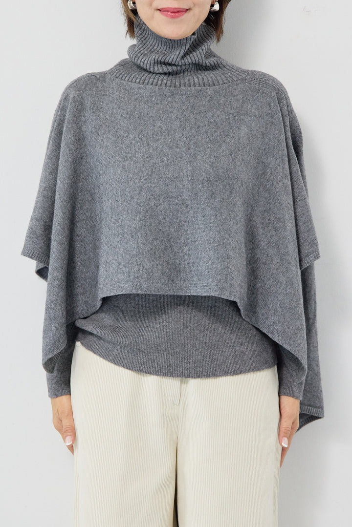 レイヤードタートルニット＋ケープトップ