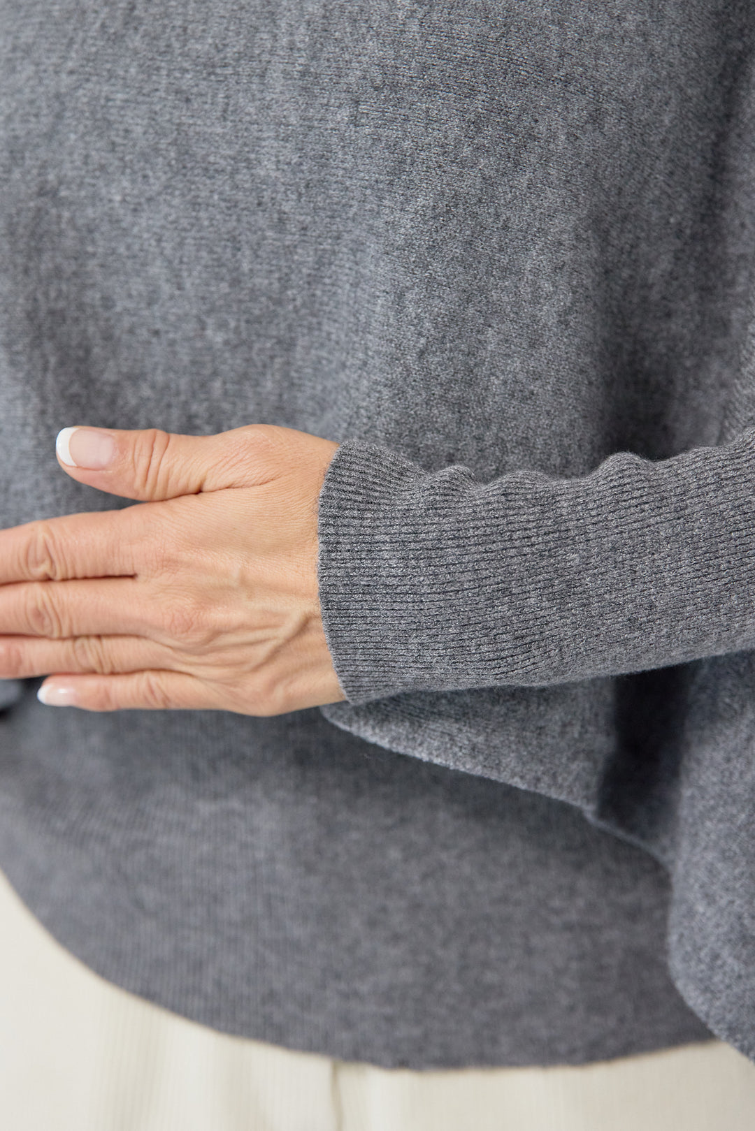 レイヤードタートルニット＋ケープトップ