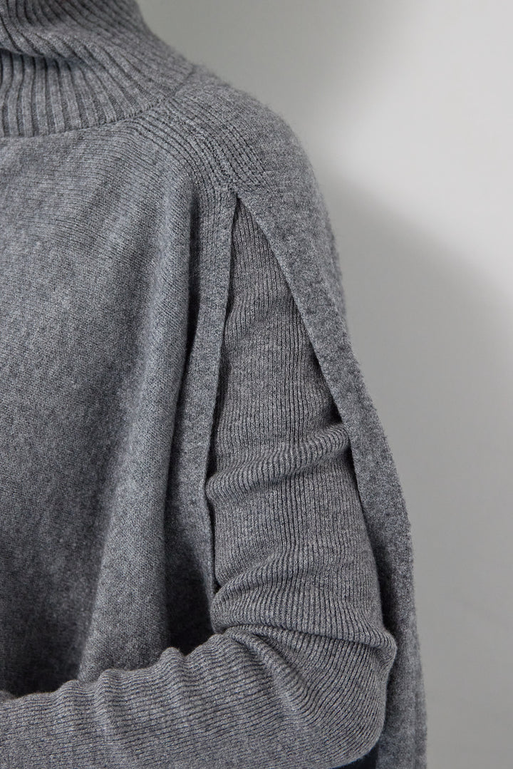 レイヤードタートルニット＋ケープトップ