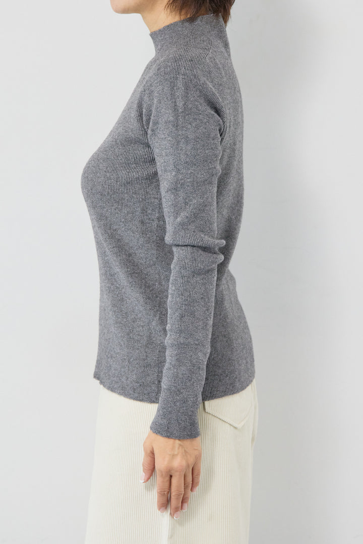 レイヤードタートルニット＋ケープトップ