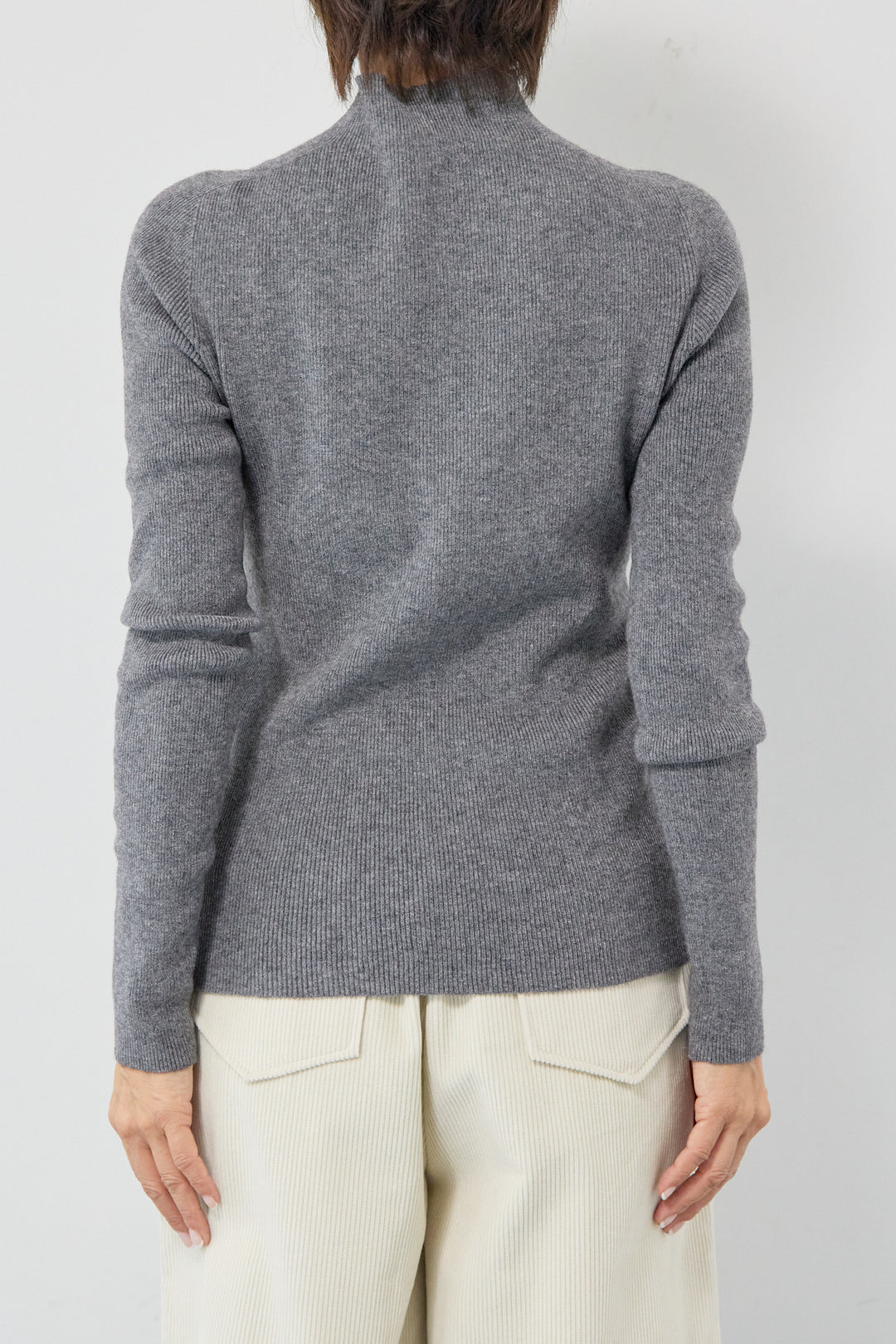 レイヤードタートルニット＋ケープトップ