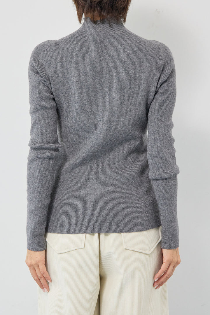 レイヤードタートルニット＋ケープトップ