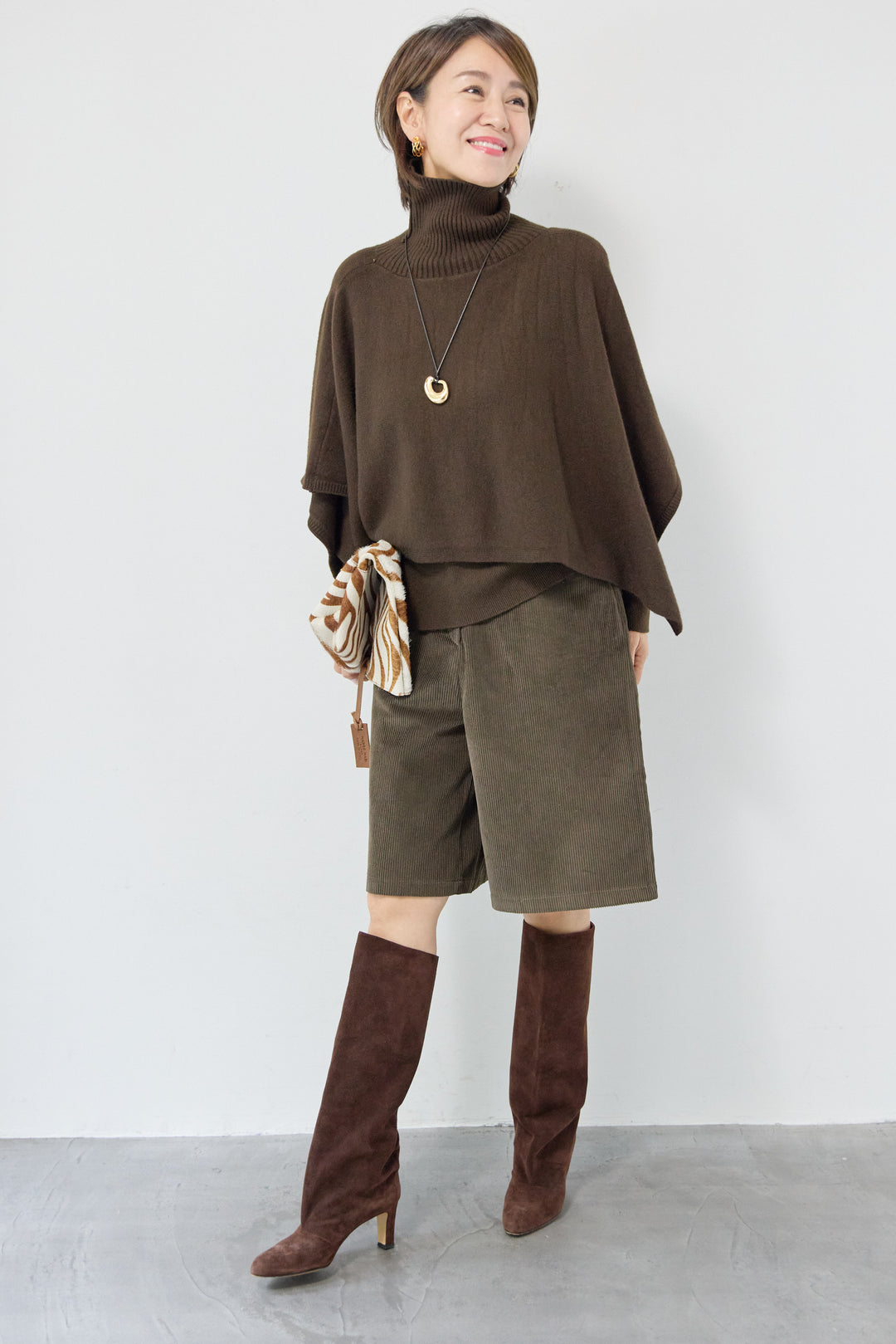 レイヤードタートルニット＋ケープトップ