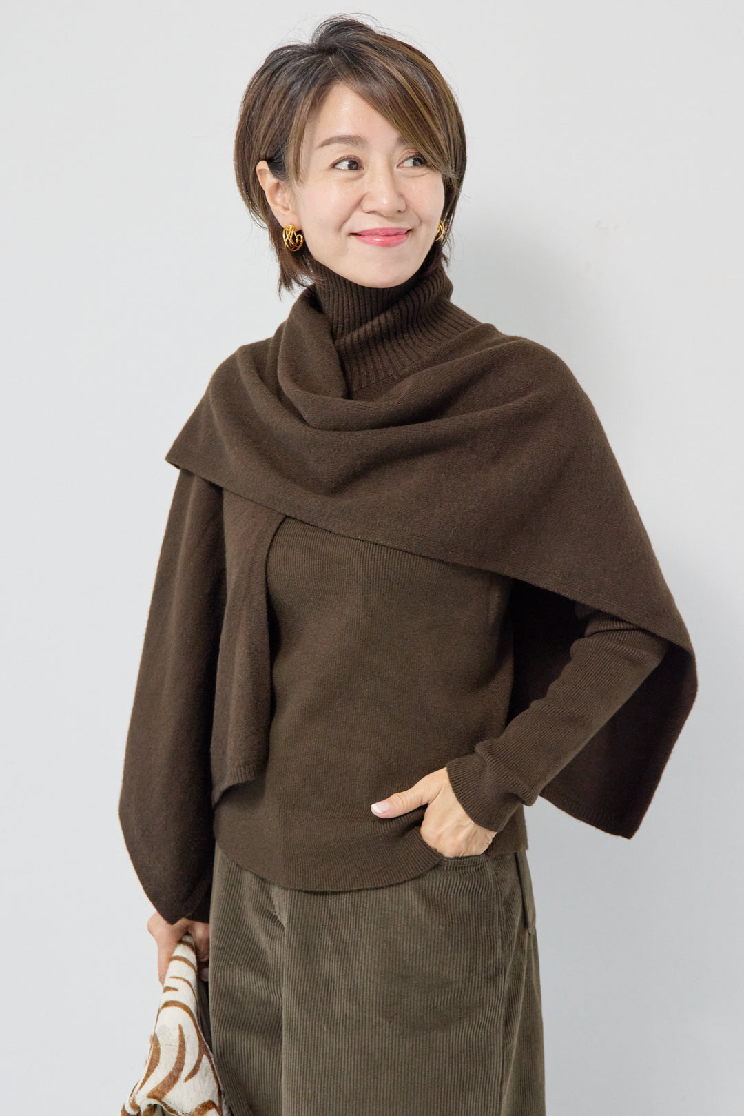 レイヤードタートルニット＋ケープトップ