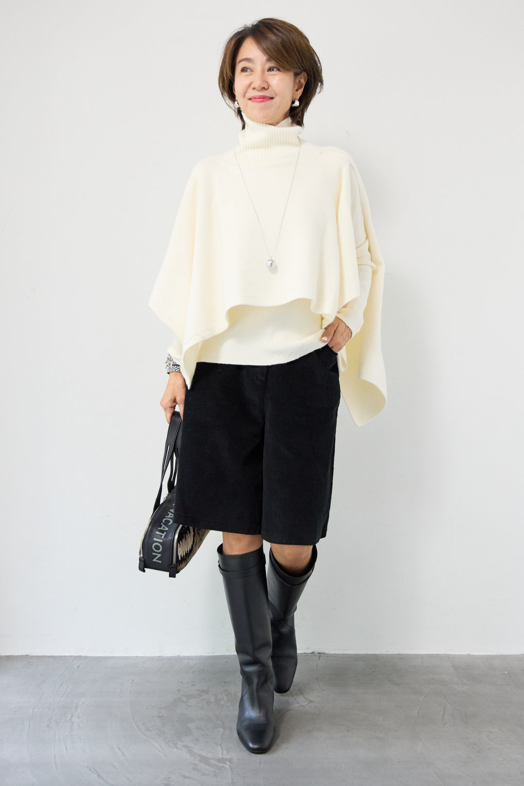 レイヤードタートルニット＋ケープトップ