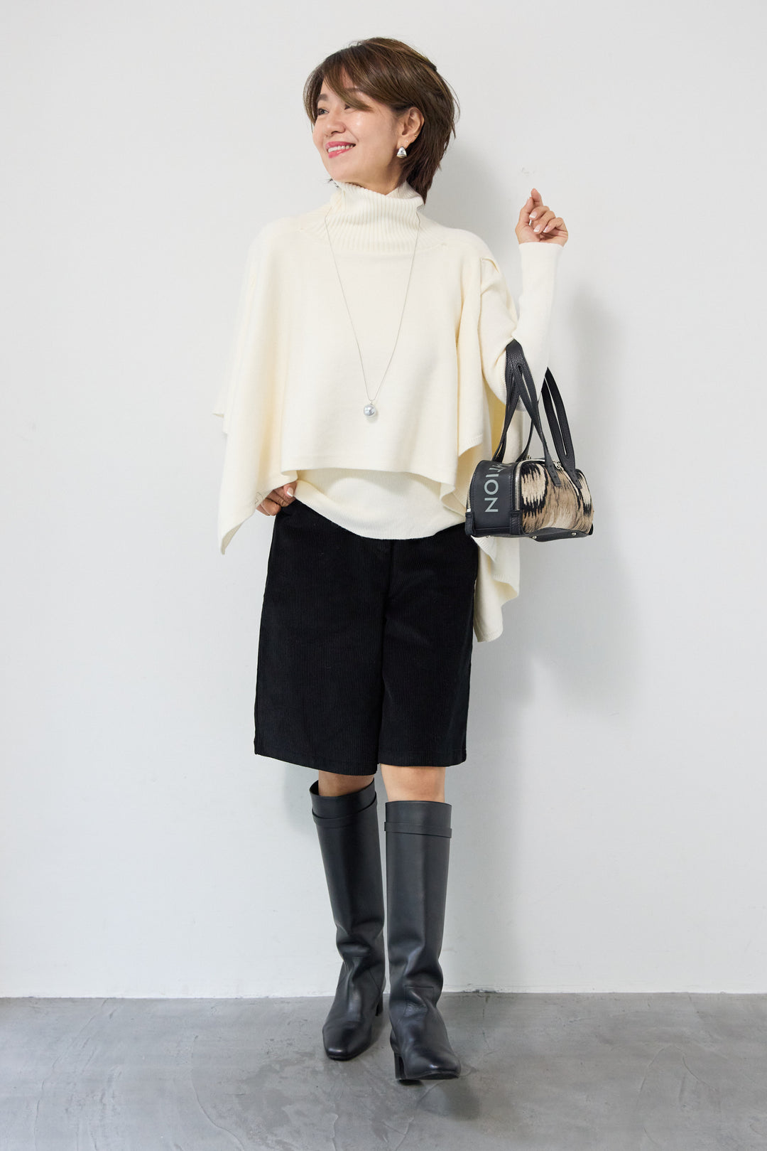 レイヤードタートルニット＋ケープトップ