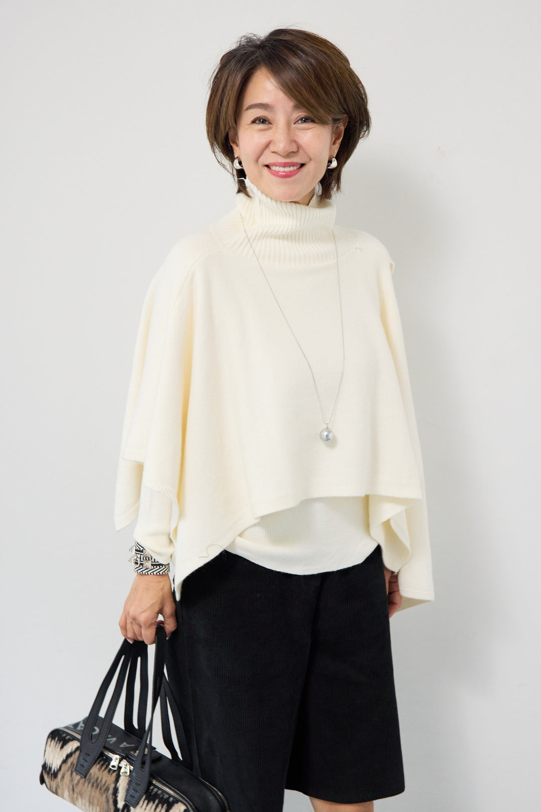 レイヤードタートルニット＋ケープトップ