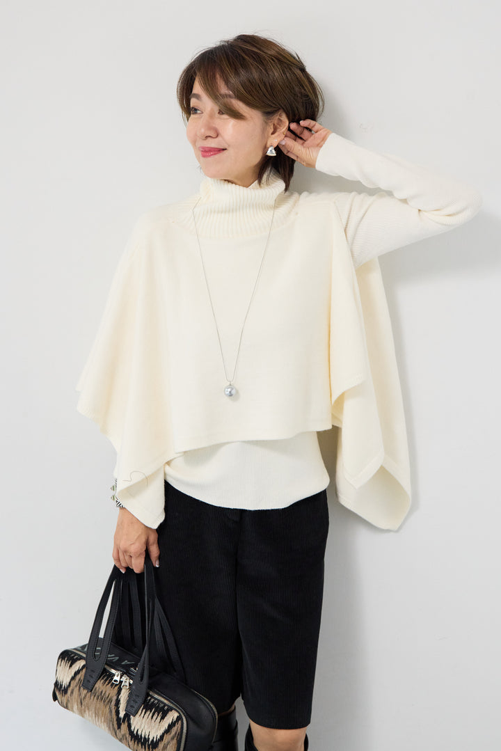 レイヤードタートルニット＋ケープトップ