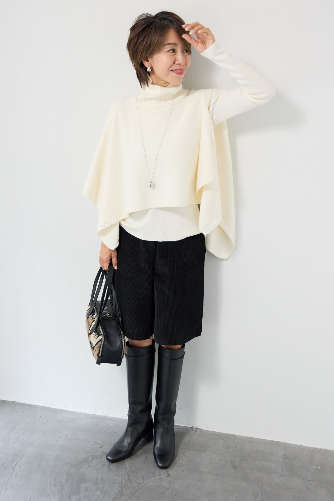 レイヤードタートルニット＋ケープトップ