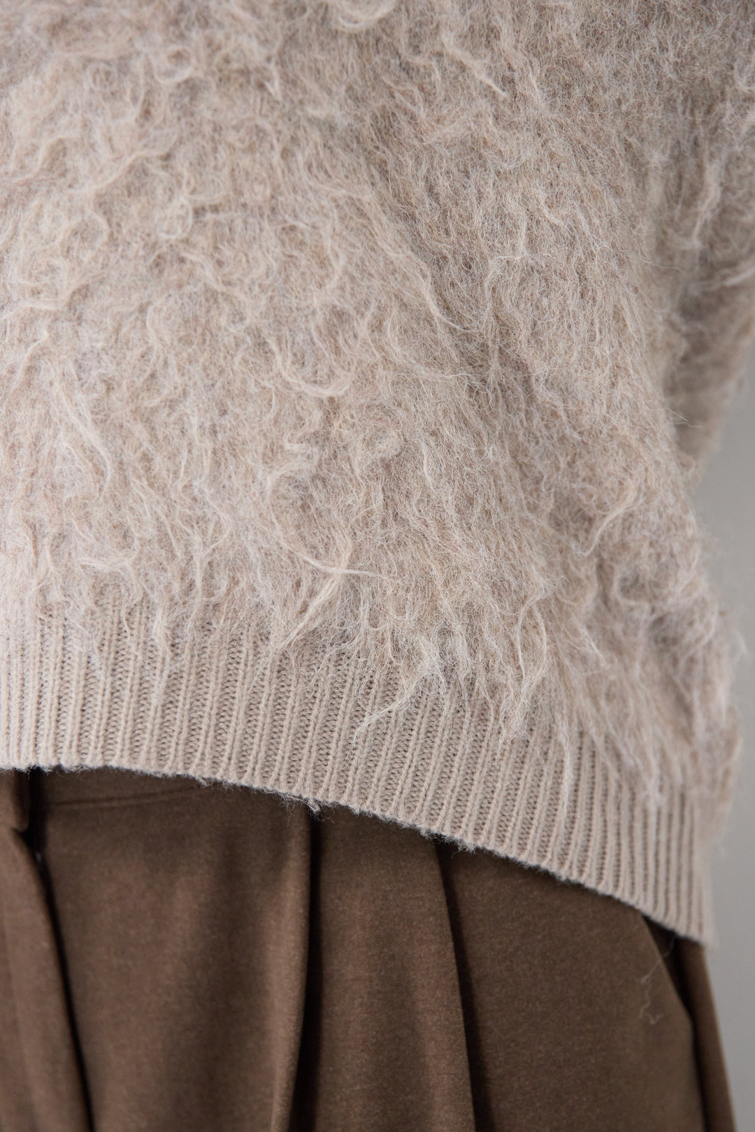 起毛シャギーポロニット