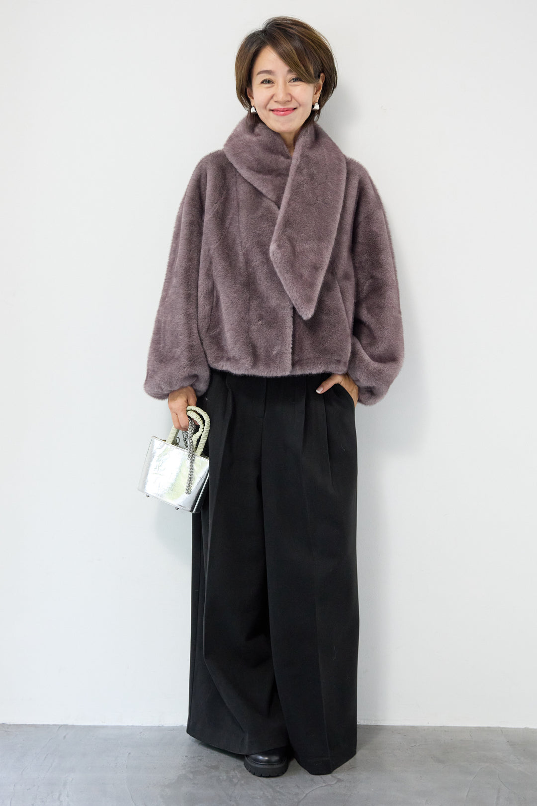 ボリュームストール付きフェイクファーコート