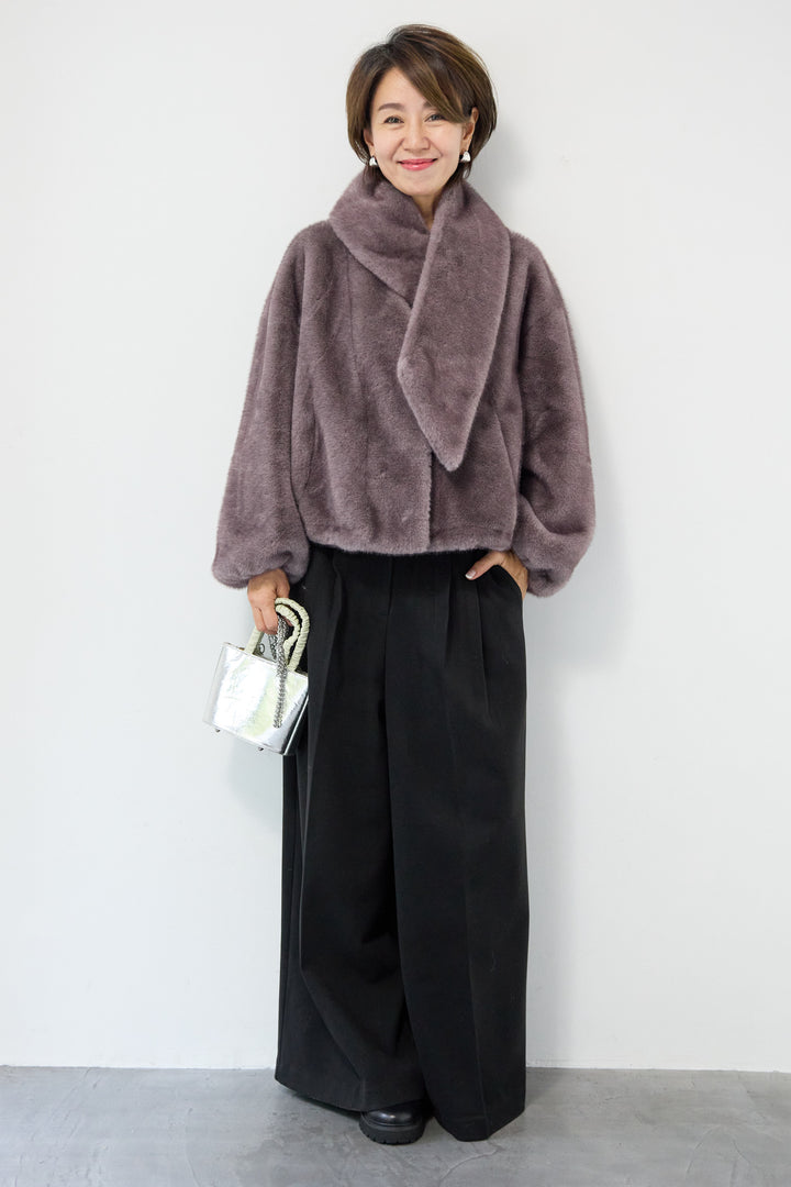 ボリュームストール付きフェイクファーコート