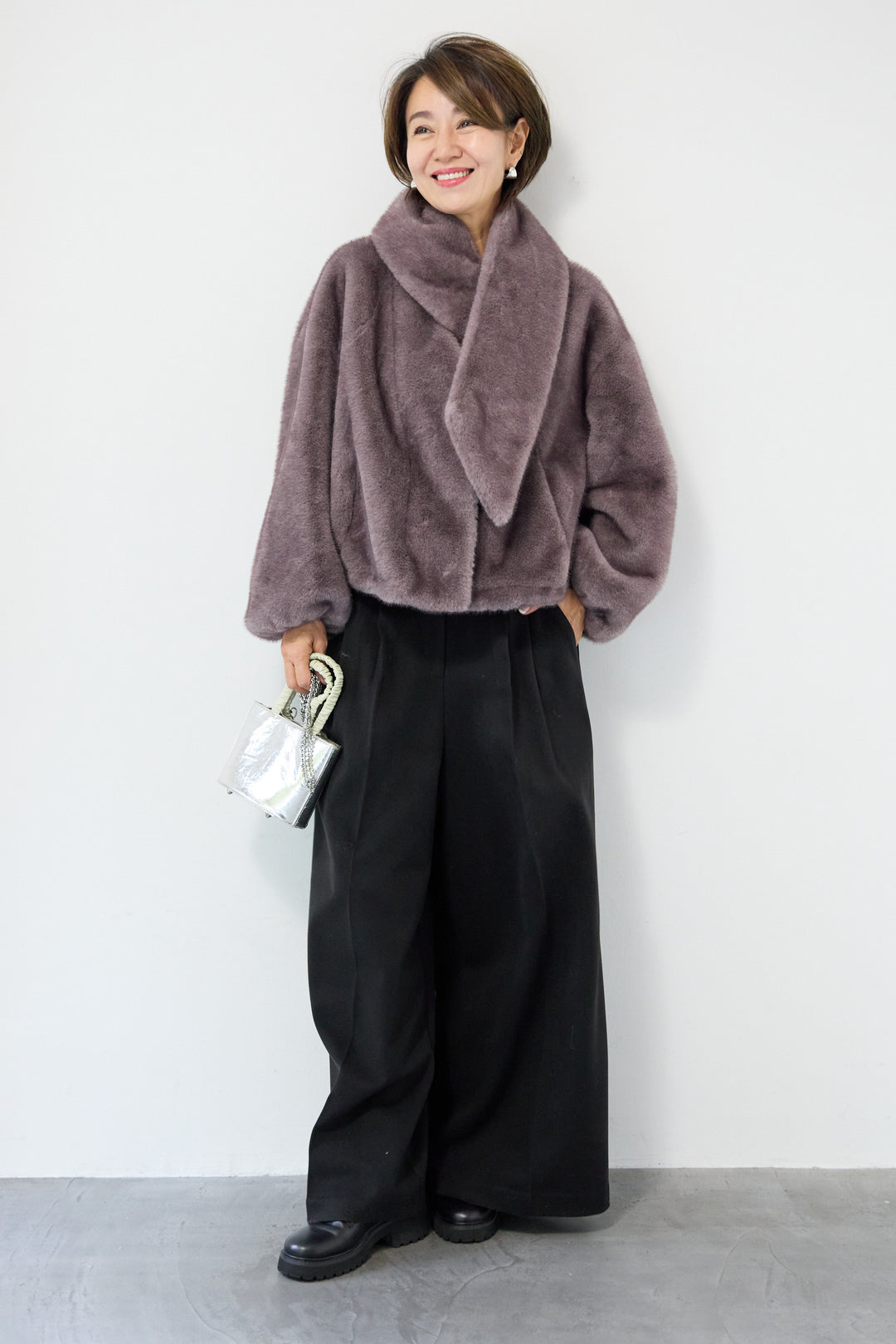 ボリュームストール付きフェイクファーコート