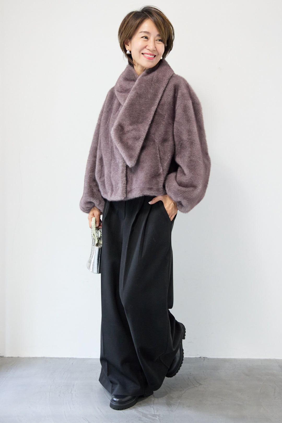 ボリュームストール付きフェイクファーコート