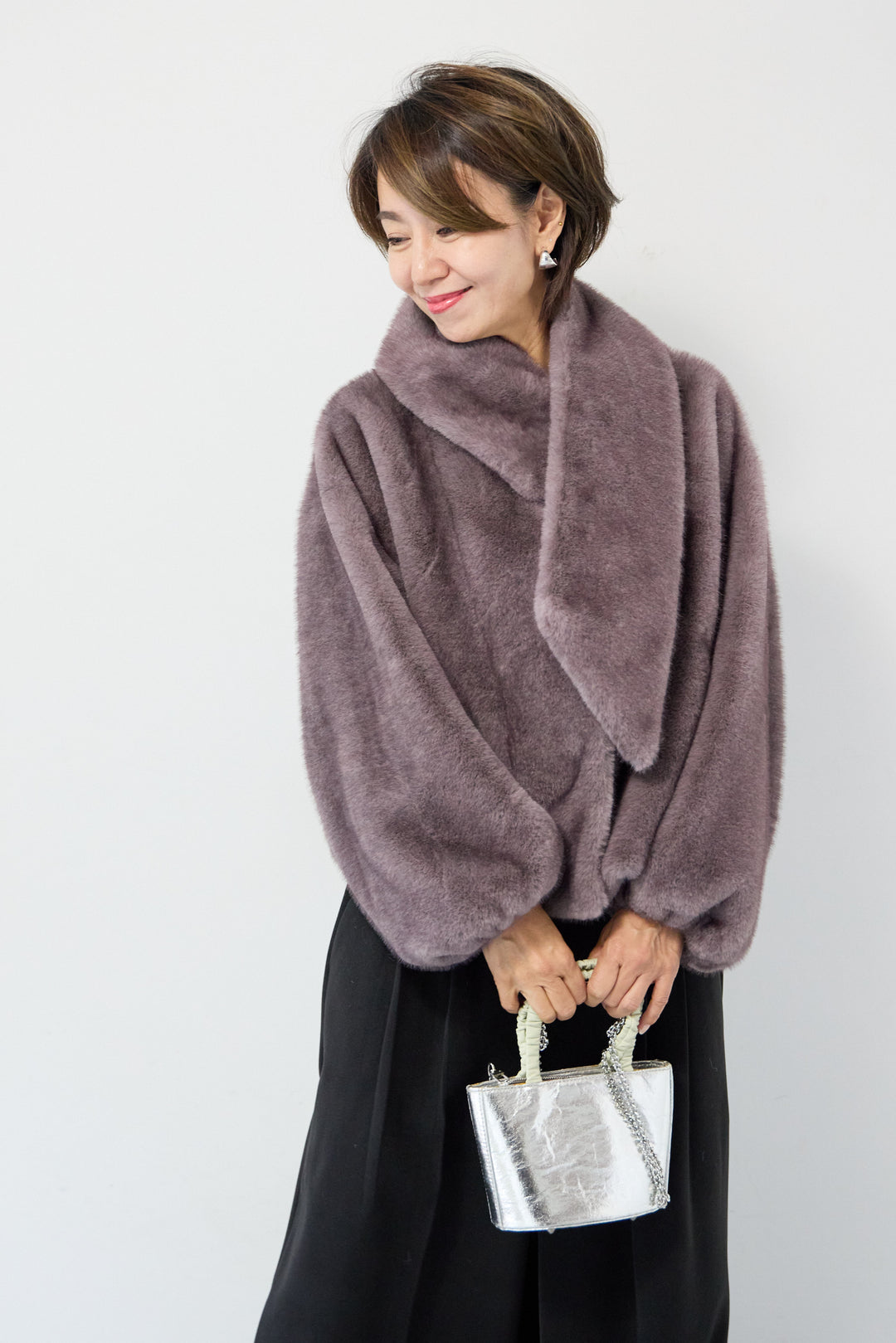 ボリュームストール付きフェイクファーコート