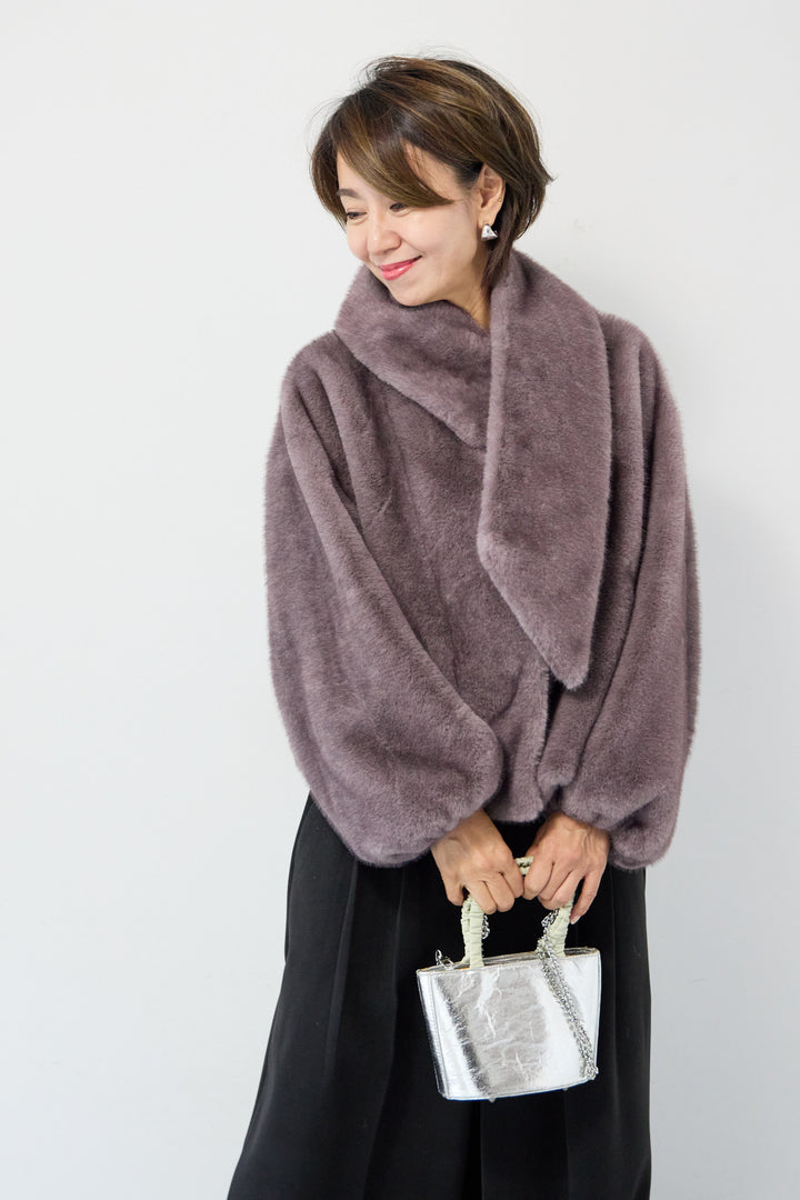 ボリュームストール付きフェイクファーコート