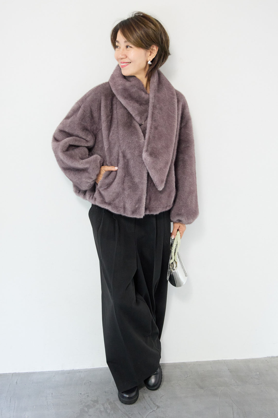 ボリュームストール付きフェイクファーコート