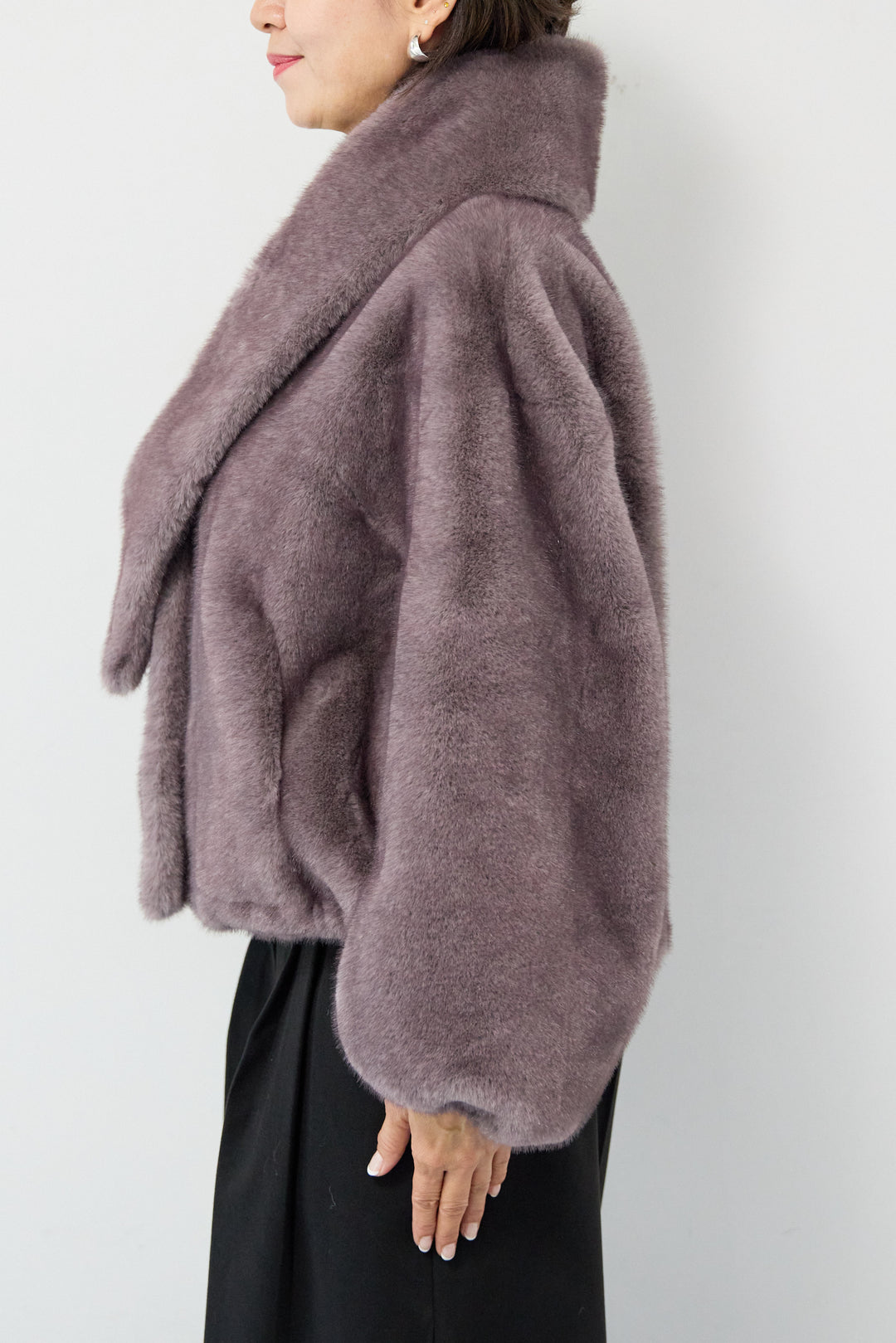 ボリュームストール付きフェイクファーコート