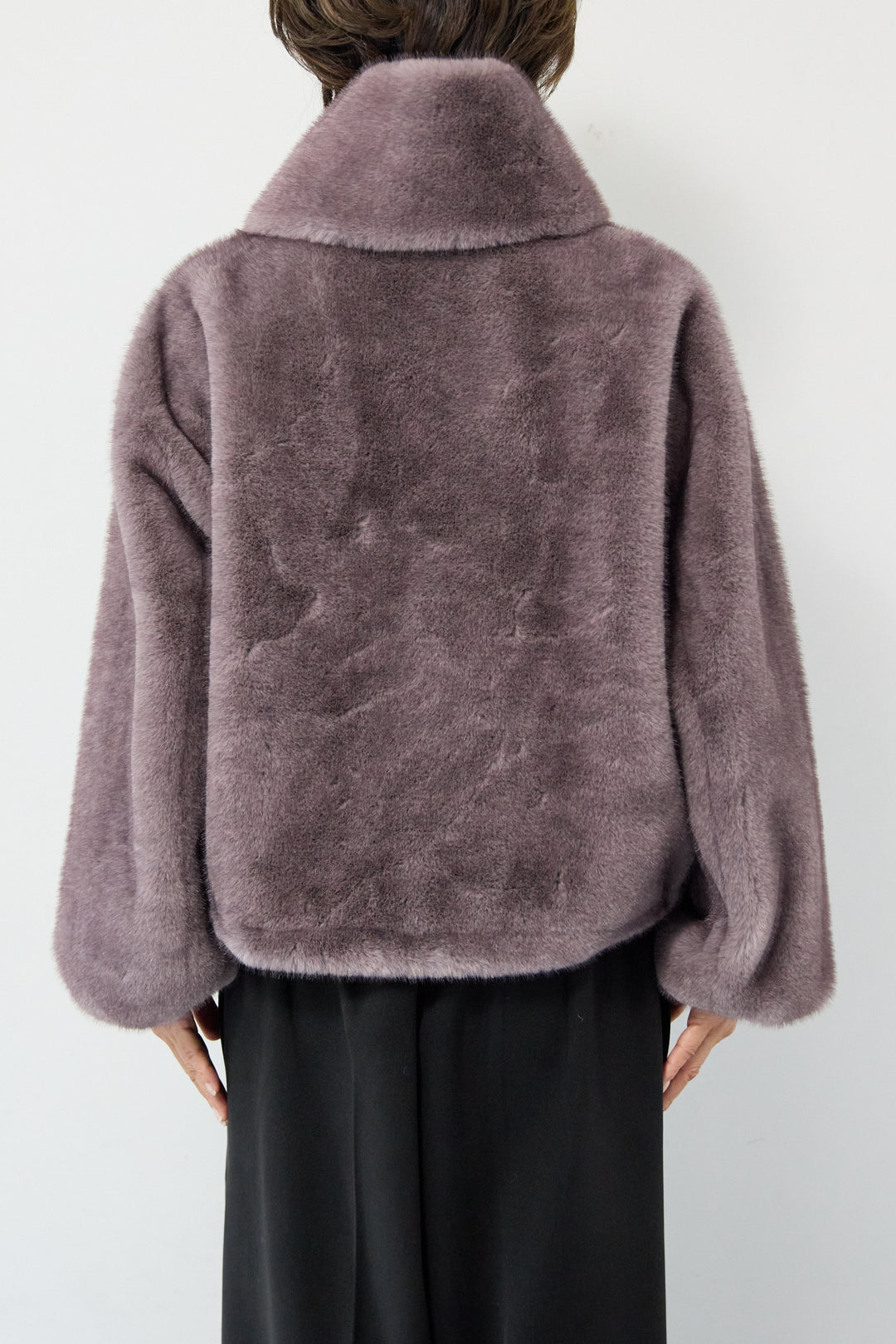 ボリュームストール付きフェイクファーコート