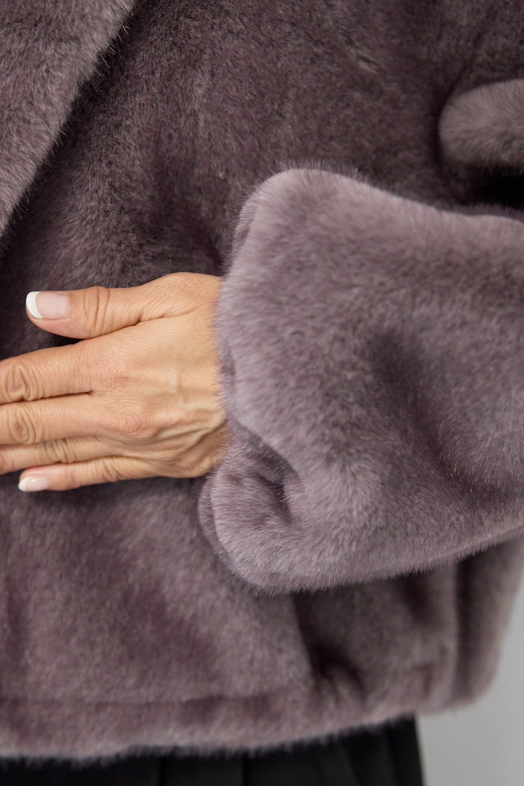 ボリュームストール付きフェイクファーコート